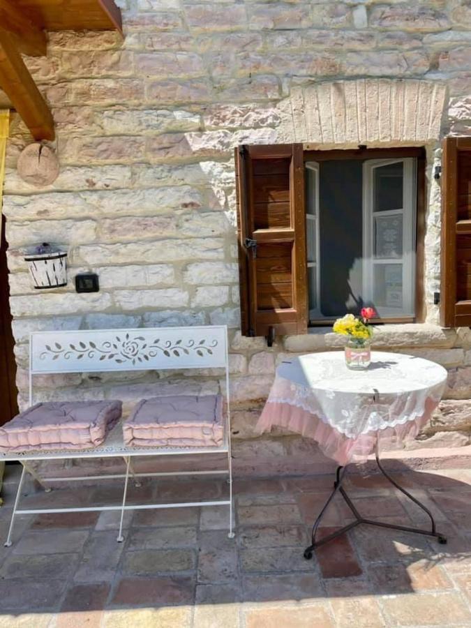 B&B Il Poggetto Serra SantʼAbbondio Kültér fotó