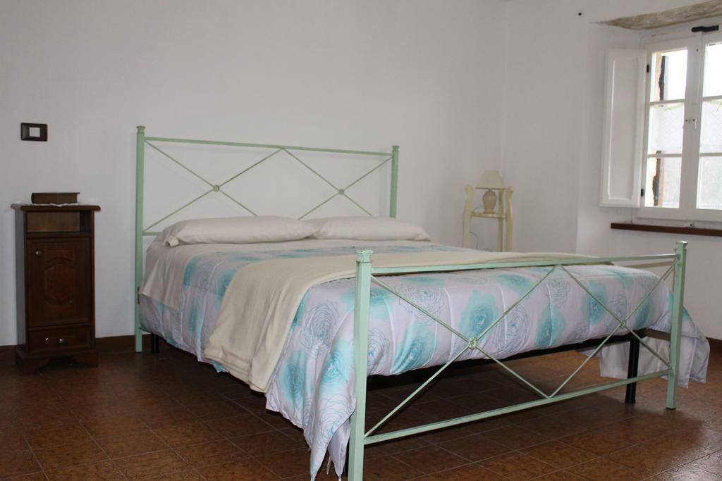 B&B Il Poggetto Serra SantʼAbbondio Szoba fotó