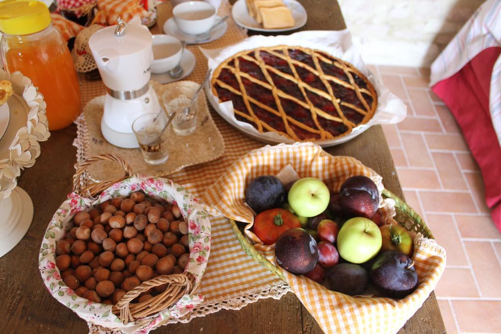 B&B Il Poggetto Serra SantʼAbbondio Kültér fotó