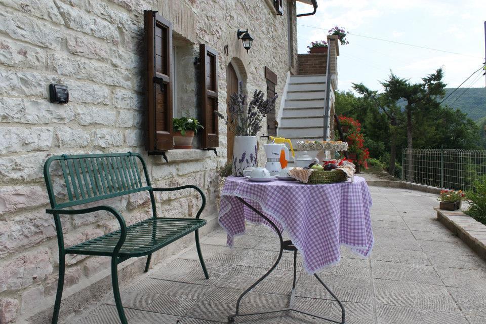 B&B Il Poggetto Serra SantʼAbbondio Kültér fotó